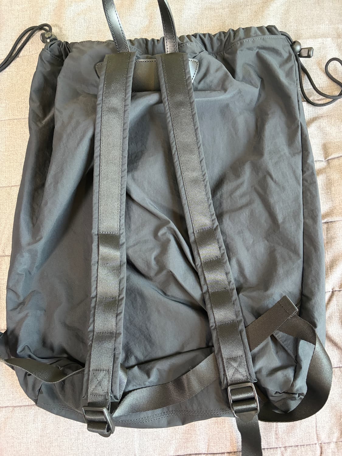 포커페이스 드로우스트링 키링 나일론 백팩 블랙 상품이미지3