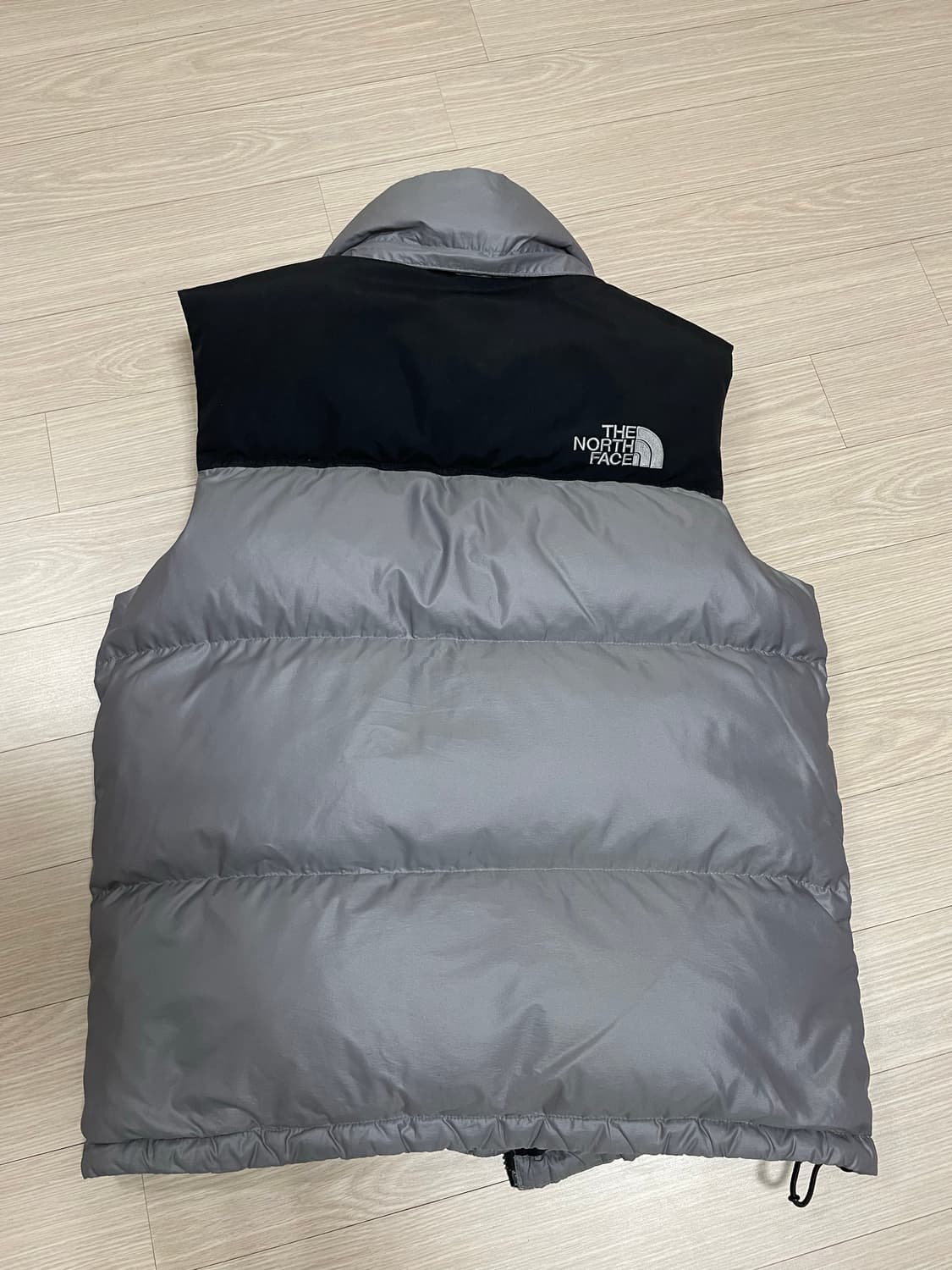 노스페이스 700 눕시 패딩 조끼 그레이 M 95-100 상품이미지2