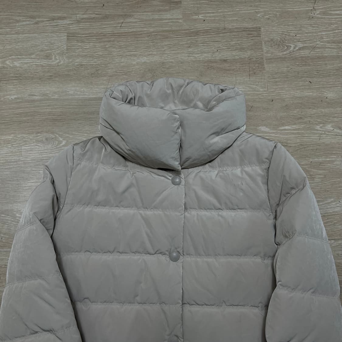 빈폴 여성 프리미엄 구스다운 미디엄 패딩 점퍼 [라이트 베이지] M/95 상품이미지2