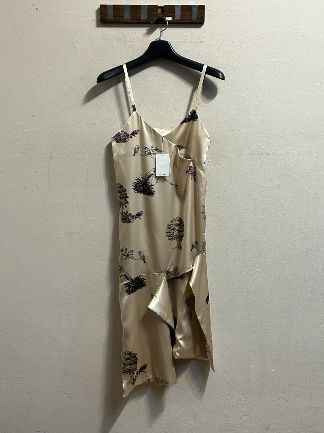 로우클래식 새틴 버드 프린트 드레이프 슬립 드레스 상품이미지1