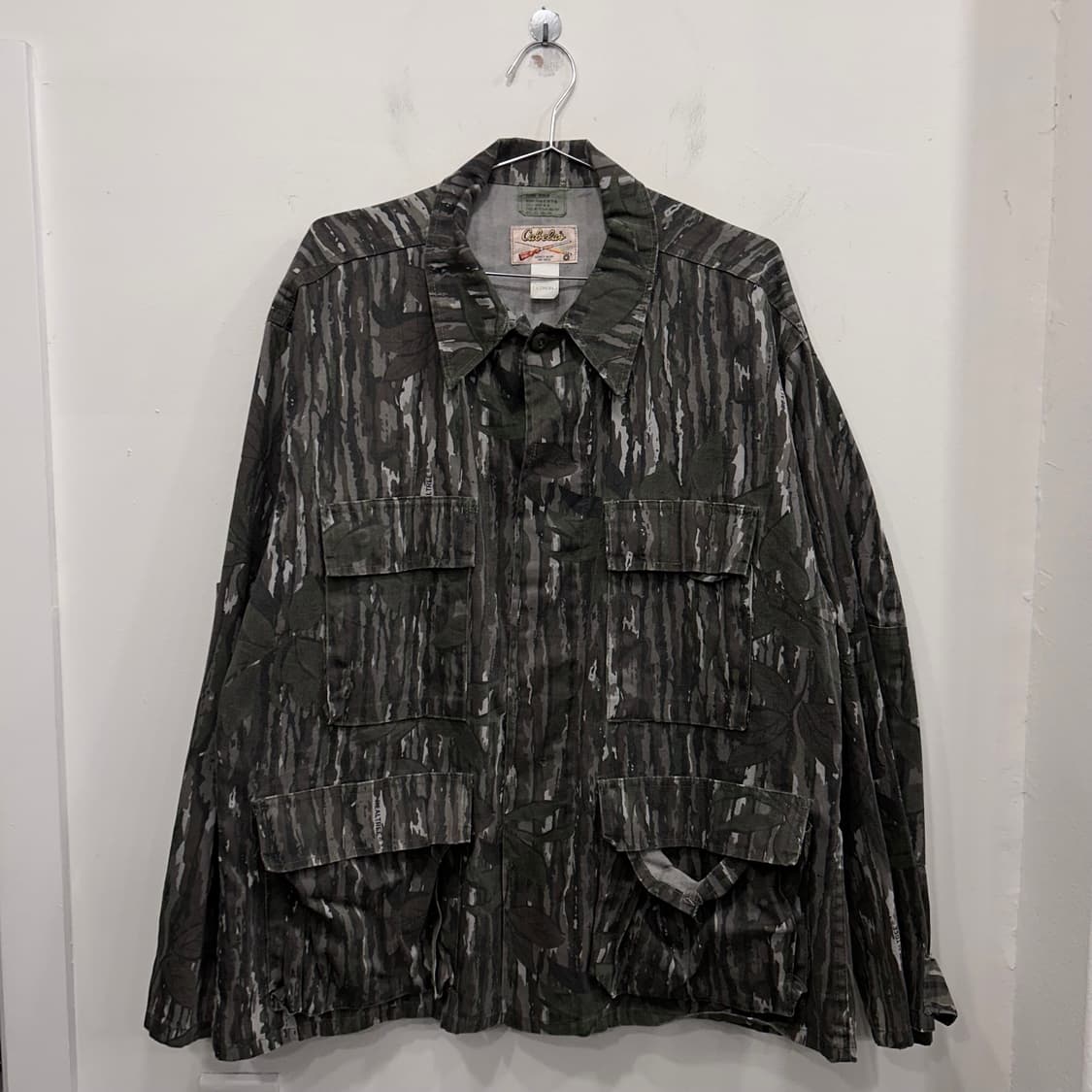 카벨라스 리얼트리패턴 히든버튼 헌팅 자켓 상품이미지2