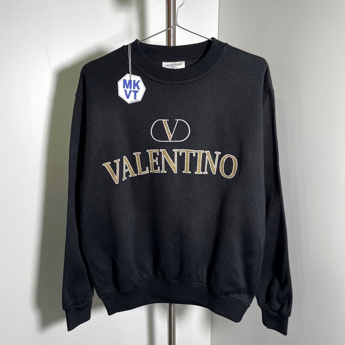 발렌티노 로고 스펠아웃 맨투맨 상품이미지1