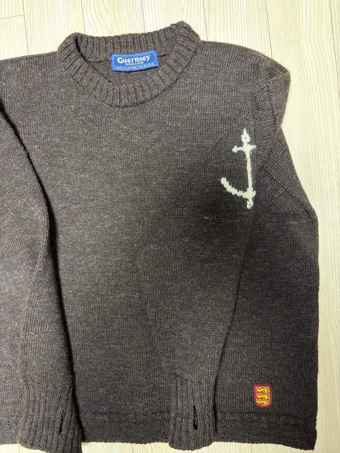 건지울른스 홀가먼트 스웨터 다크브라운 상품이미지2