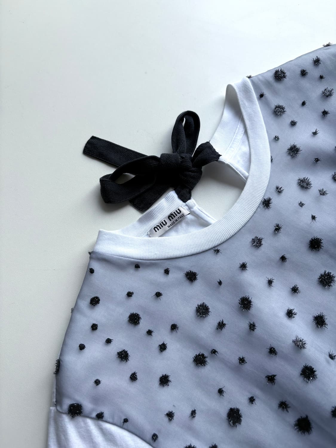 미우미우 시스루 디테일 리본 티셔츠 상품이미지5