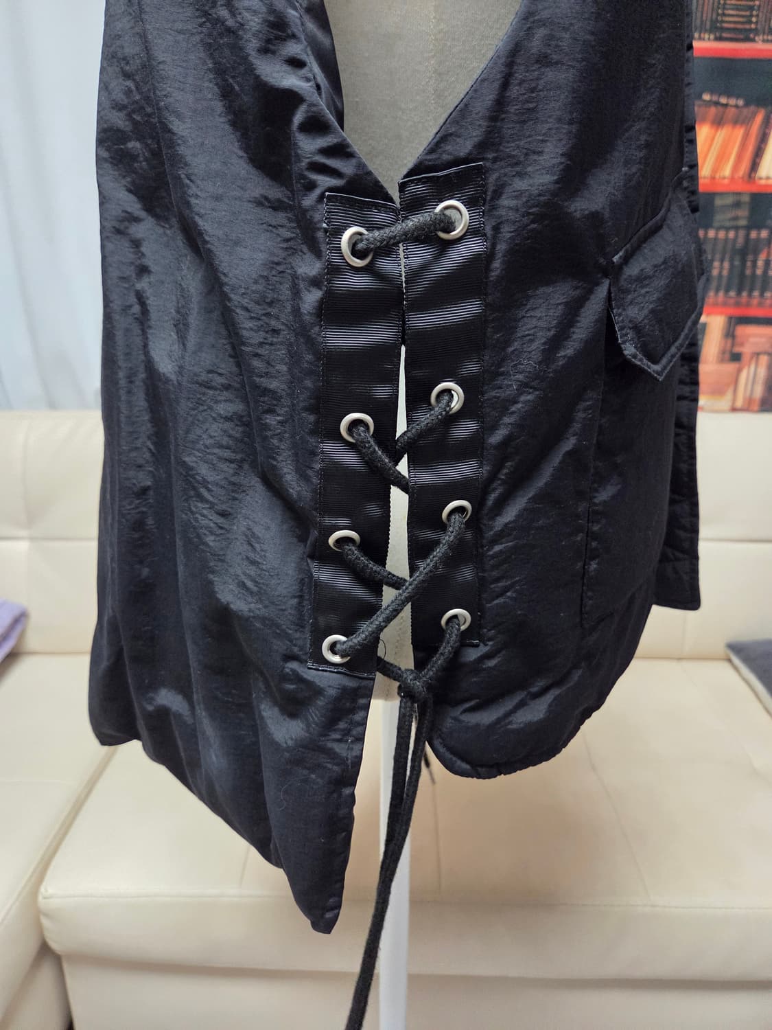 사이드 끈 디테일 패딩 조끼 상품이미지3