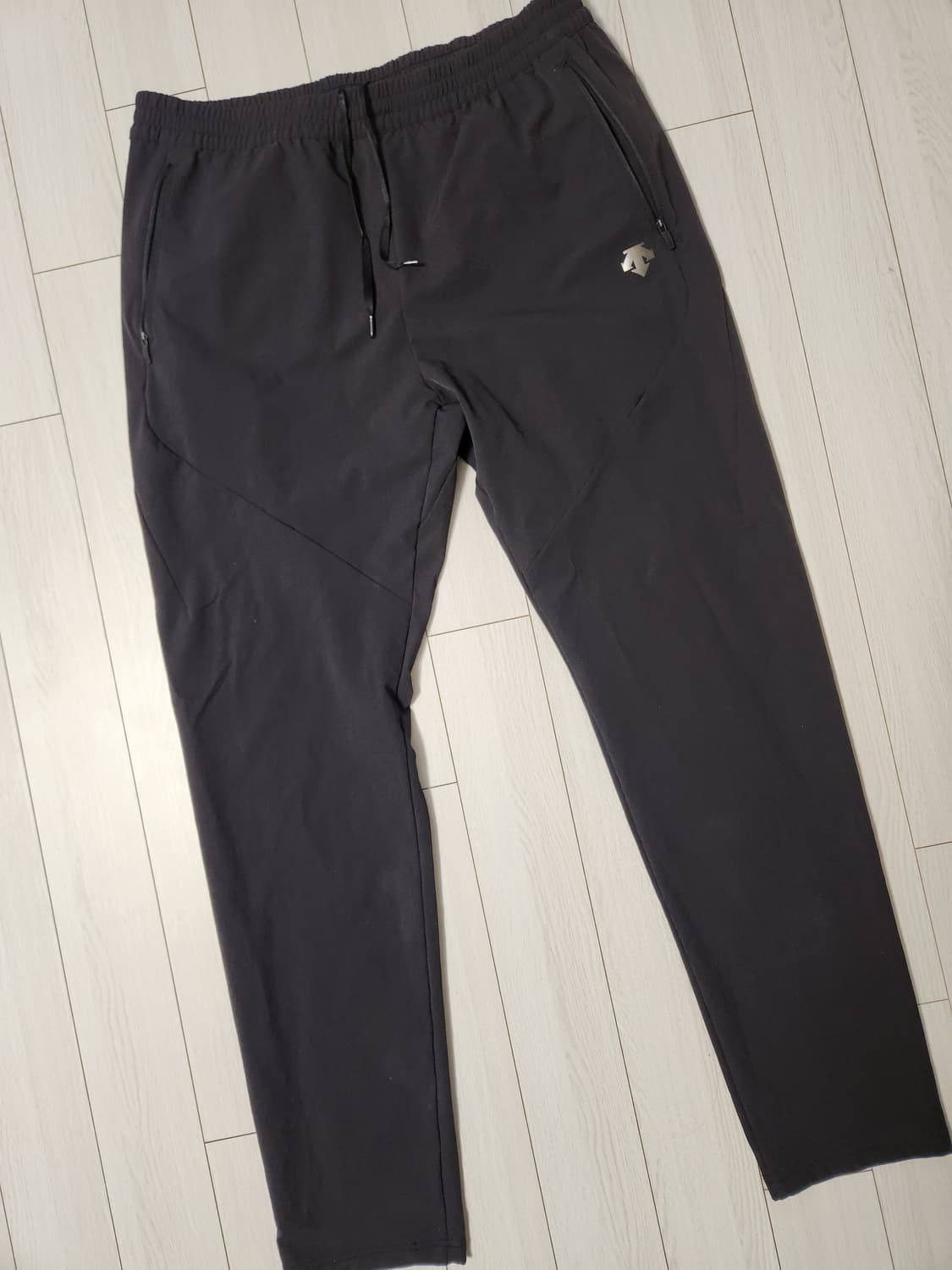 새상품급) 데상트 에센셜 우븐 팬츠 S0321RPT84 사이즈100 2x 상품이미지1