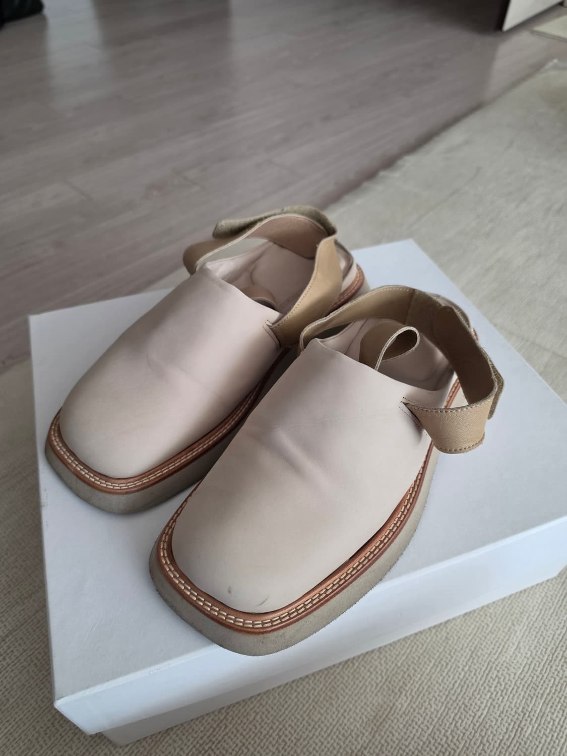 자크뮈스 뮐 다크베이지 42사이즈 판매합니다 상품이미지1