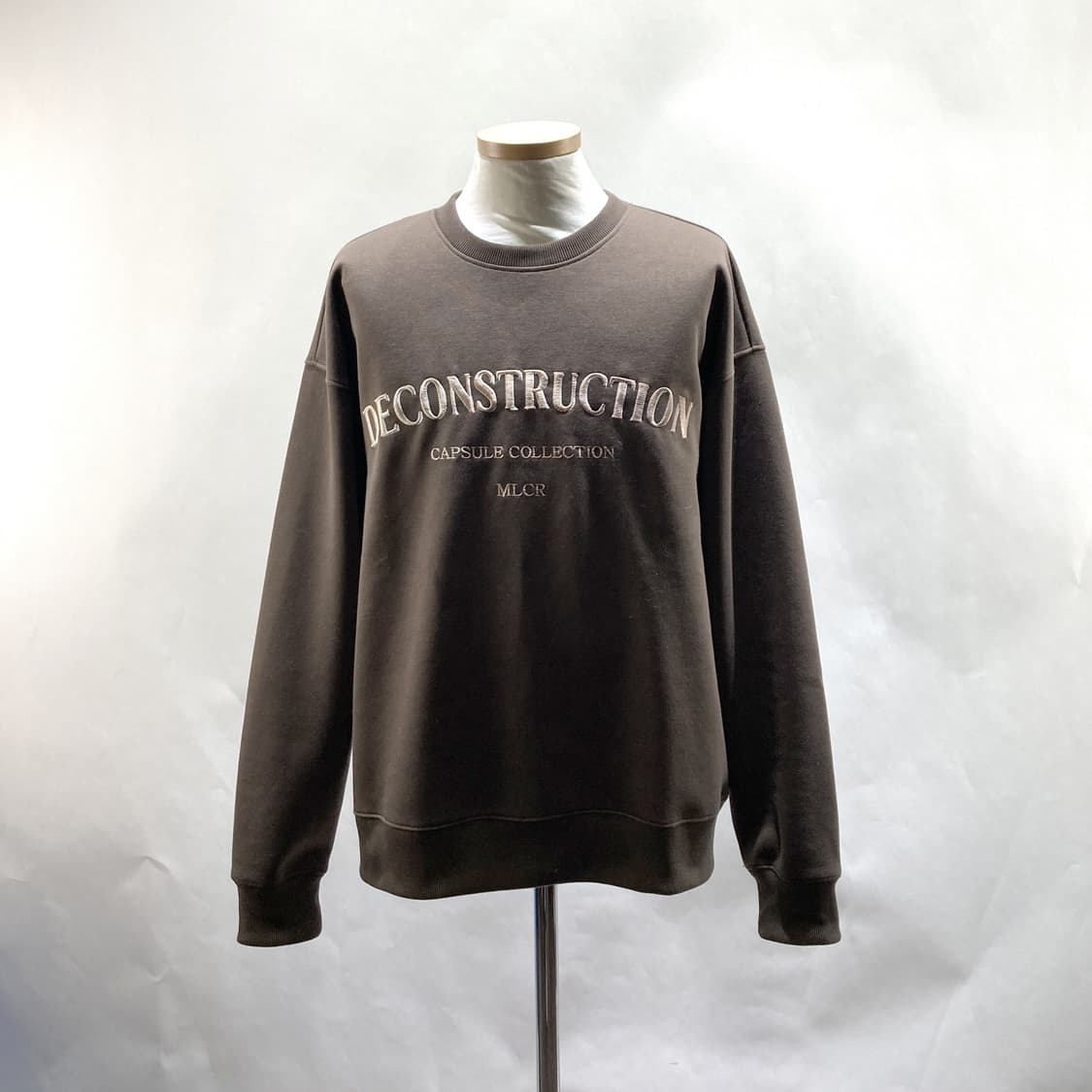 밀리언코르 2024 공용 오버핏맨투맨 브라운 L  상품이미지1