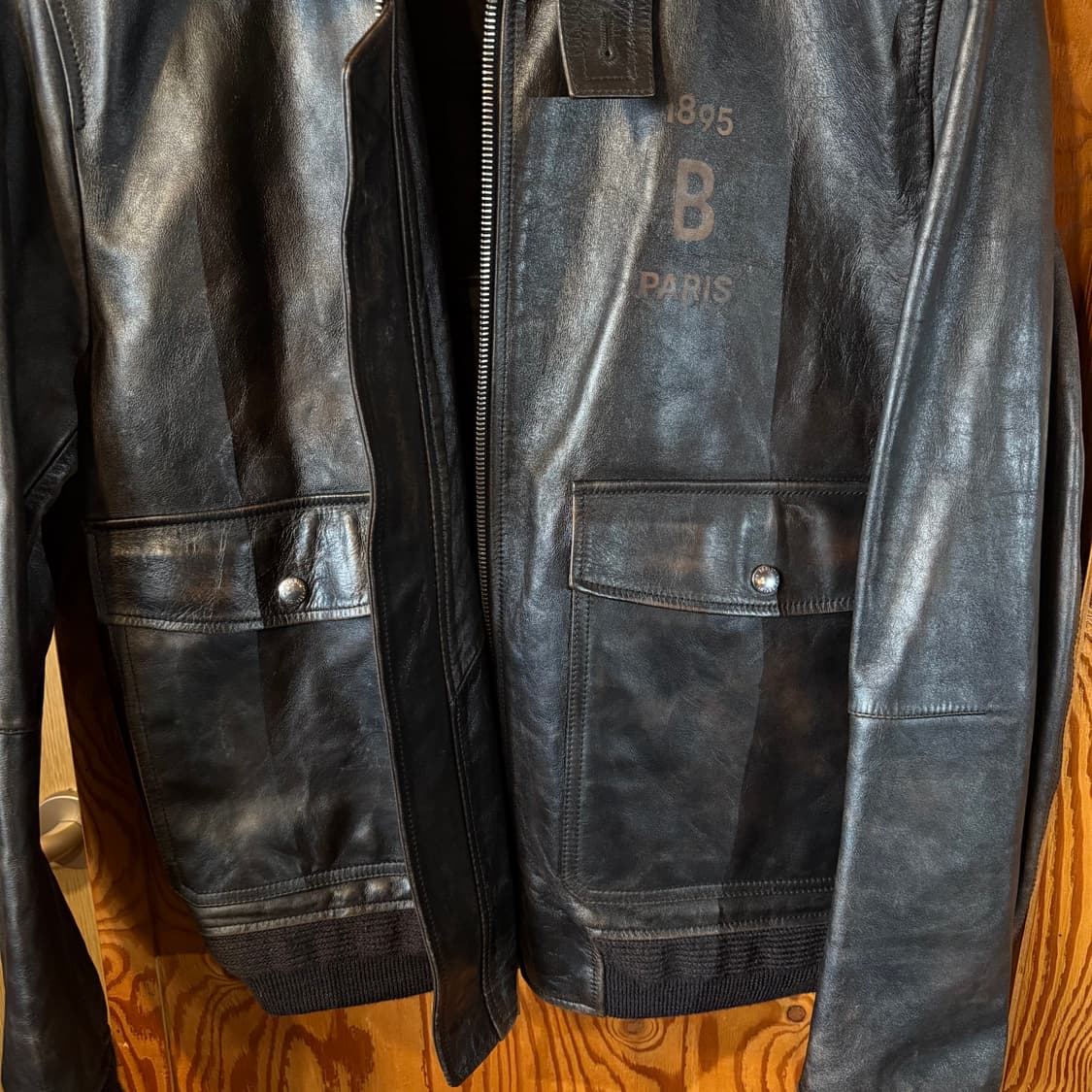 벨루티 파티나 가죽 봄버 자켓 판매 합니다. 상품이미지7