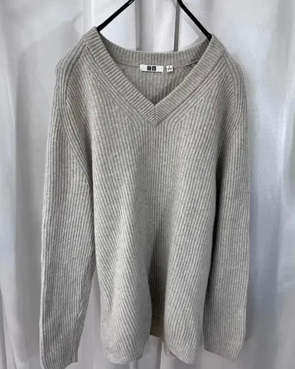 유니클로U 유메르 그레이 브이넥 울니트 상품이미지1