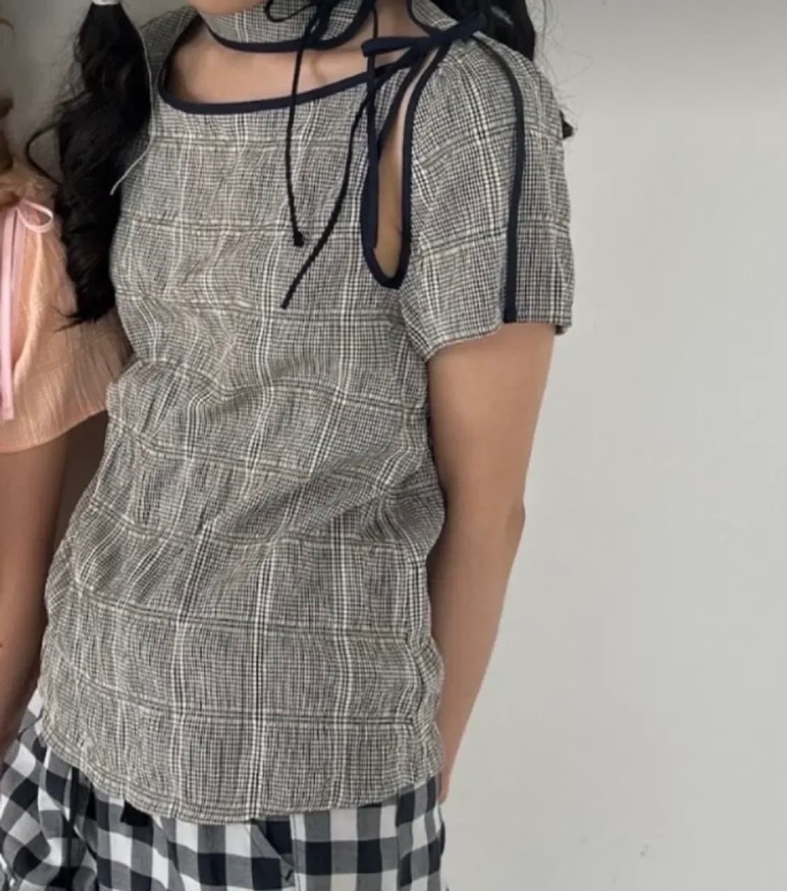 fa.er.ie 샵페어리 컷아웃 블라우스 상품이미지1
