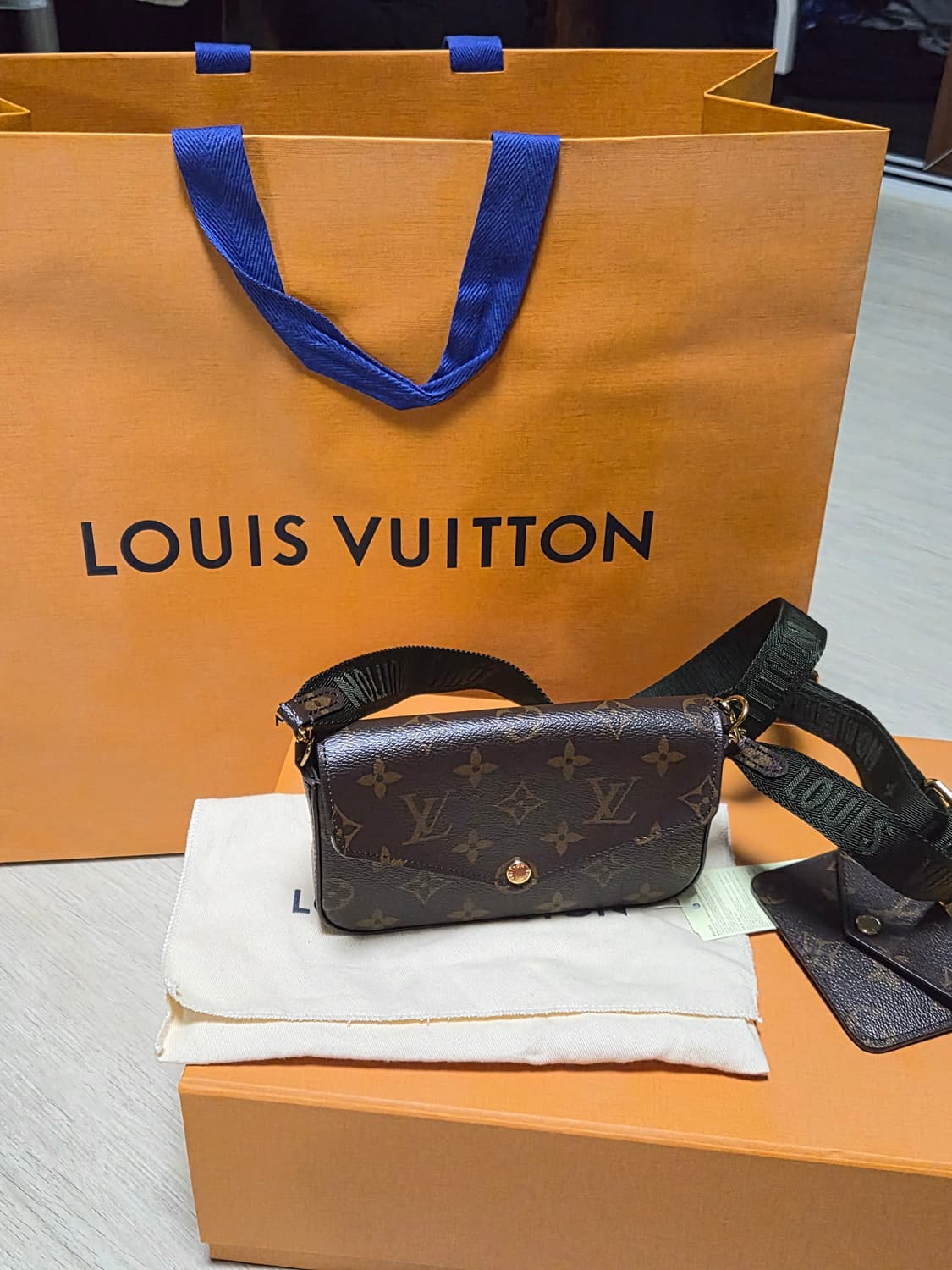 루이비통 팰리시 스트랩앤고 상품이미지1