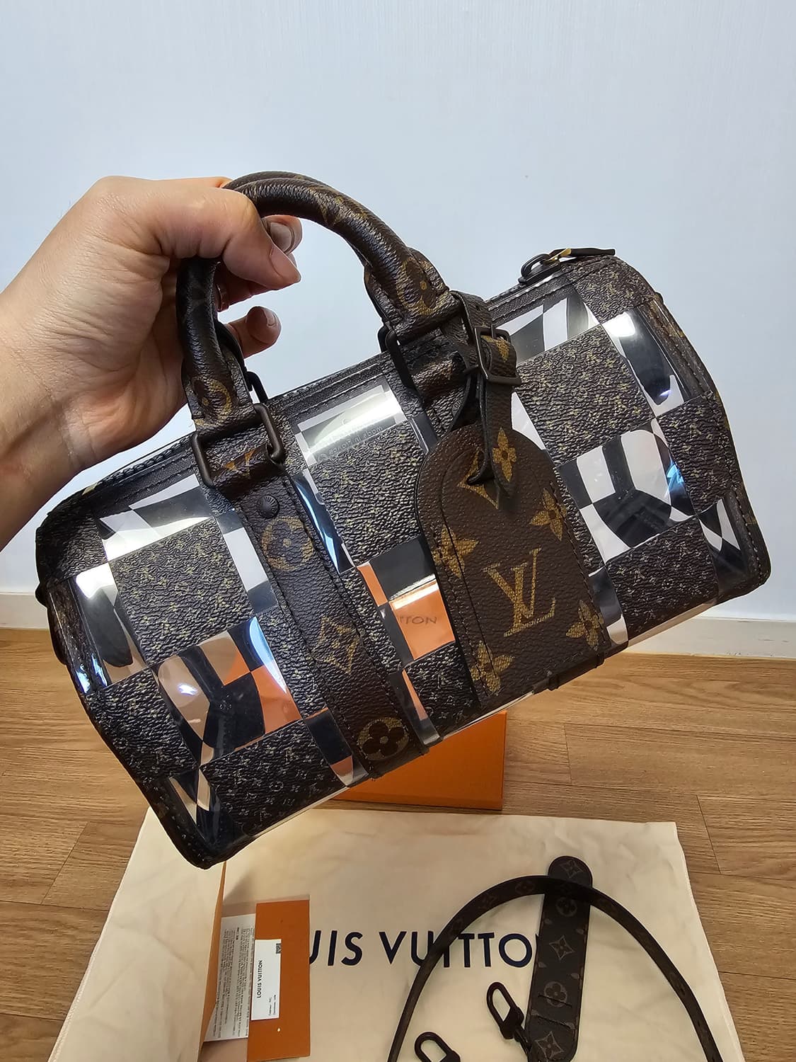 루이비통 버질아블로 투명 다미에 모노그램 키폴25 크로스백 상품이미지4