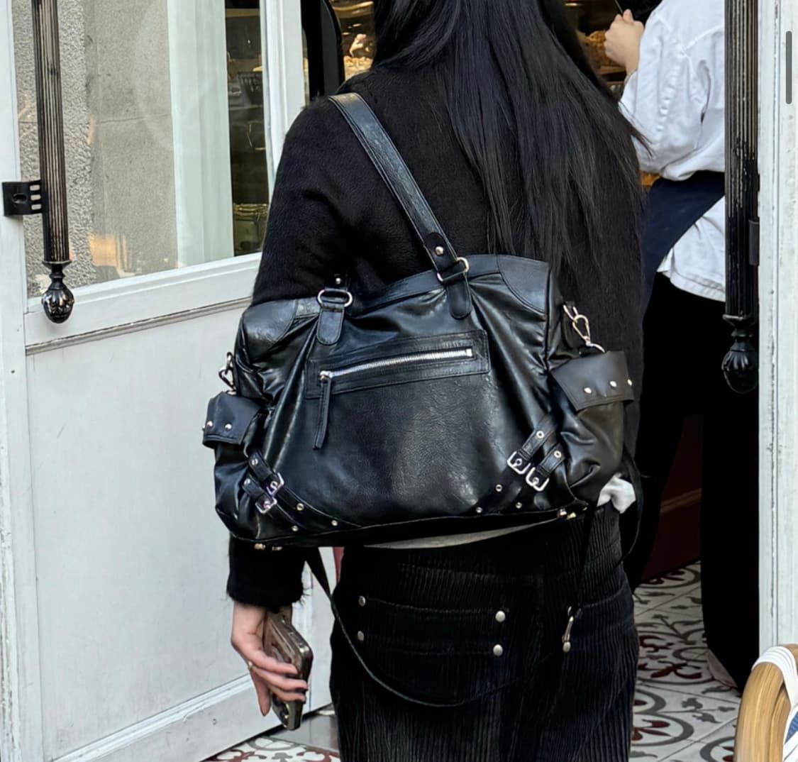 [택제거새상품]다이닛 STUD POCKET BIG BAG IN BLACK 상품이미지2