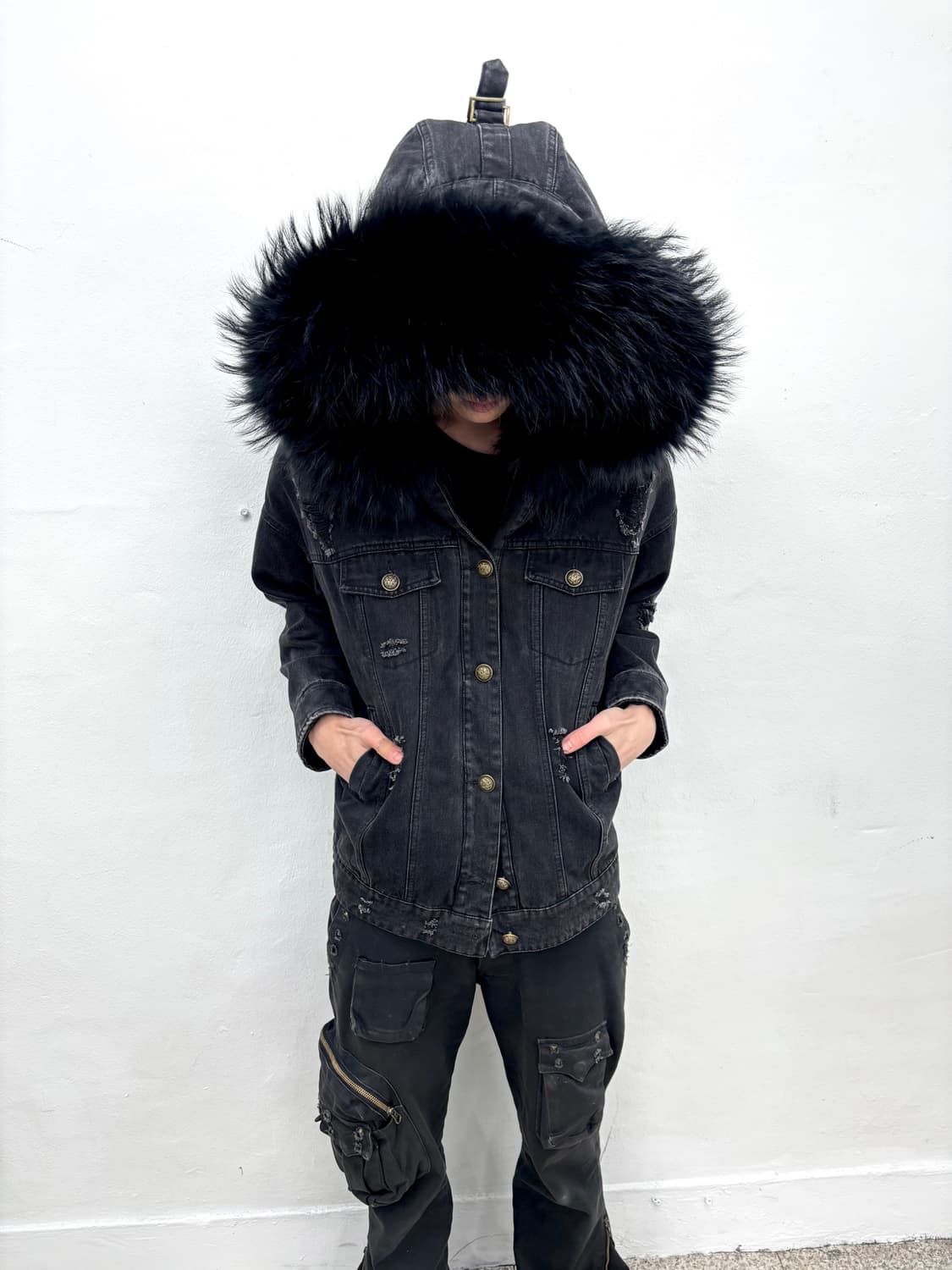 Fur trimmed distressed denim jacket  상품이미지2