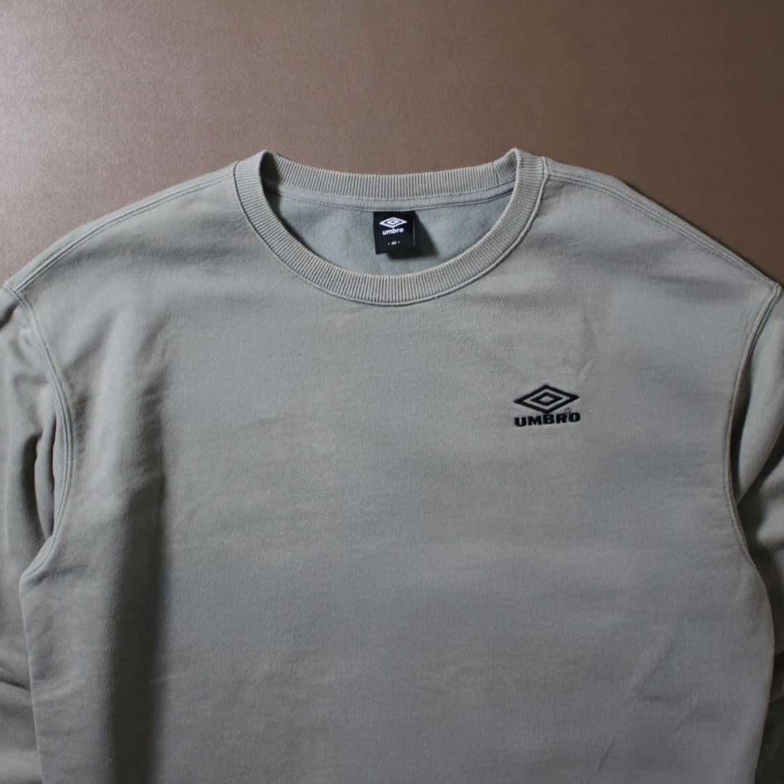 Umbro 엄브로 다크카키 맨투맨 상품이미지2