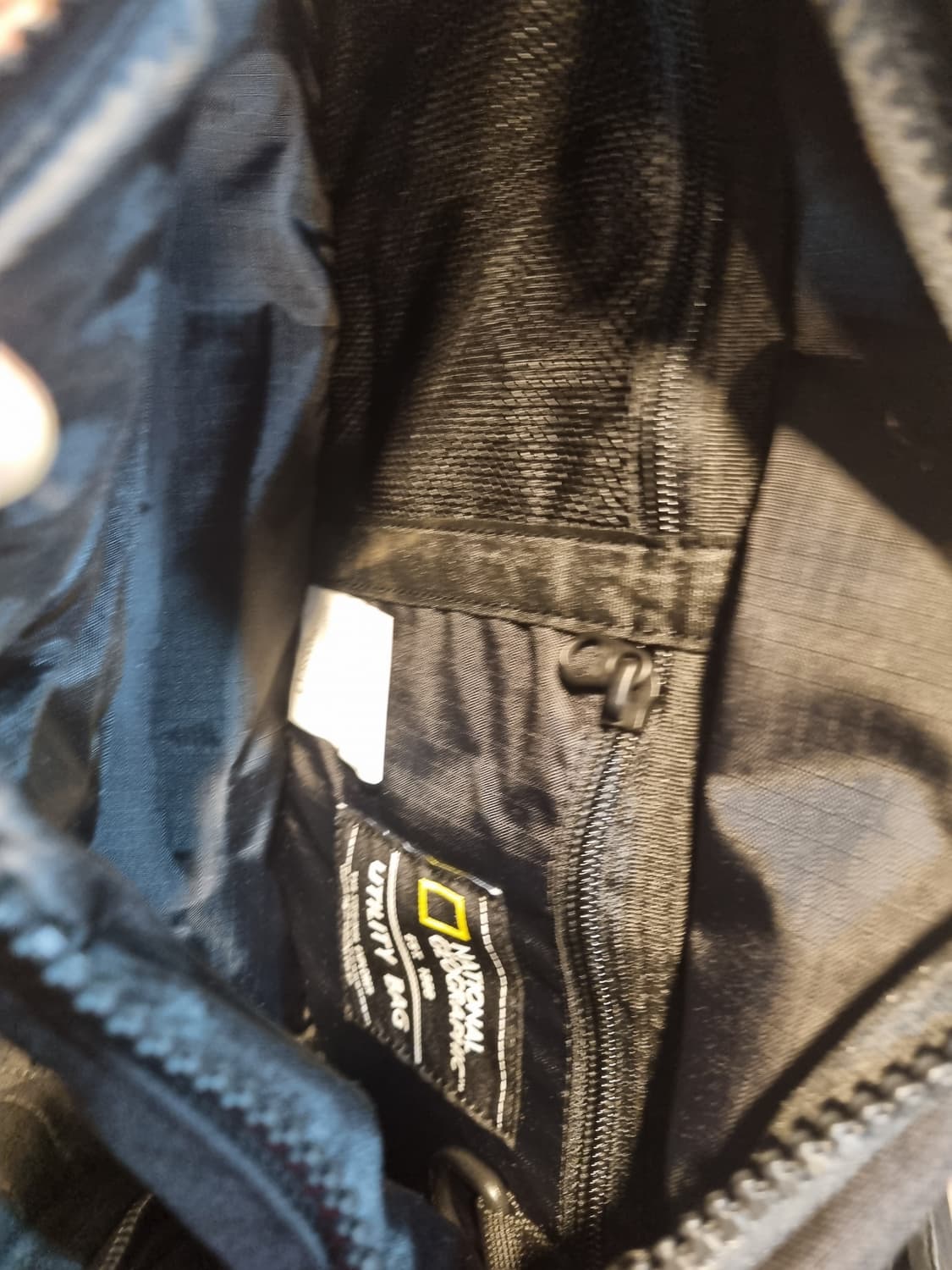 내셔널지오그래픽 블랙 슬링백 상품이미지4