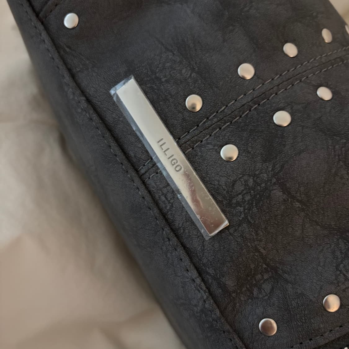 일리고 리프 아일렛 숄더 백 블랙 상품이미지4