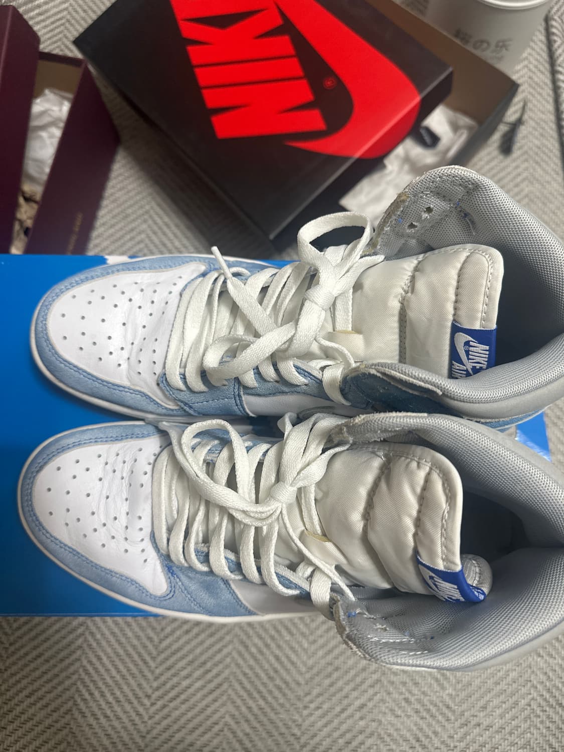 나이키 조던1 하이 하이퍼로얄 275 판매합니다 상품이미지2