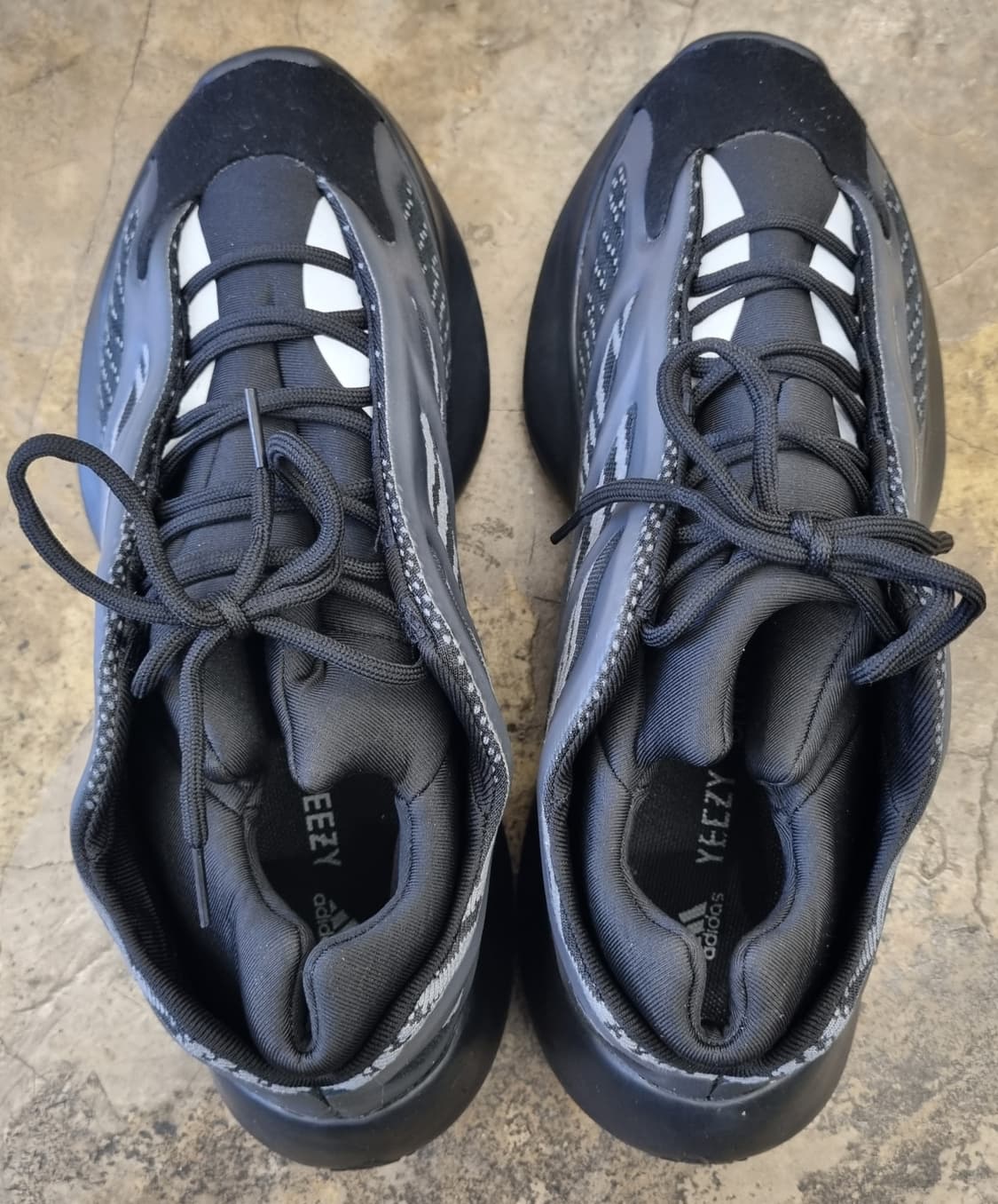 아디다스 이지 700 V3 '알바(Alvah)' 상품이미지4