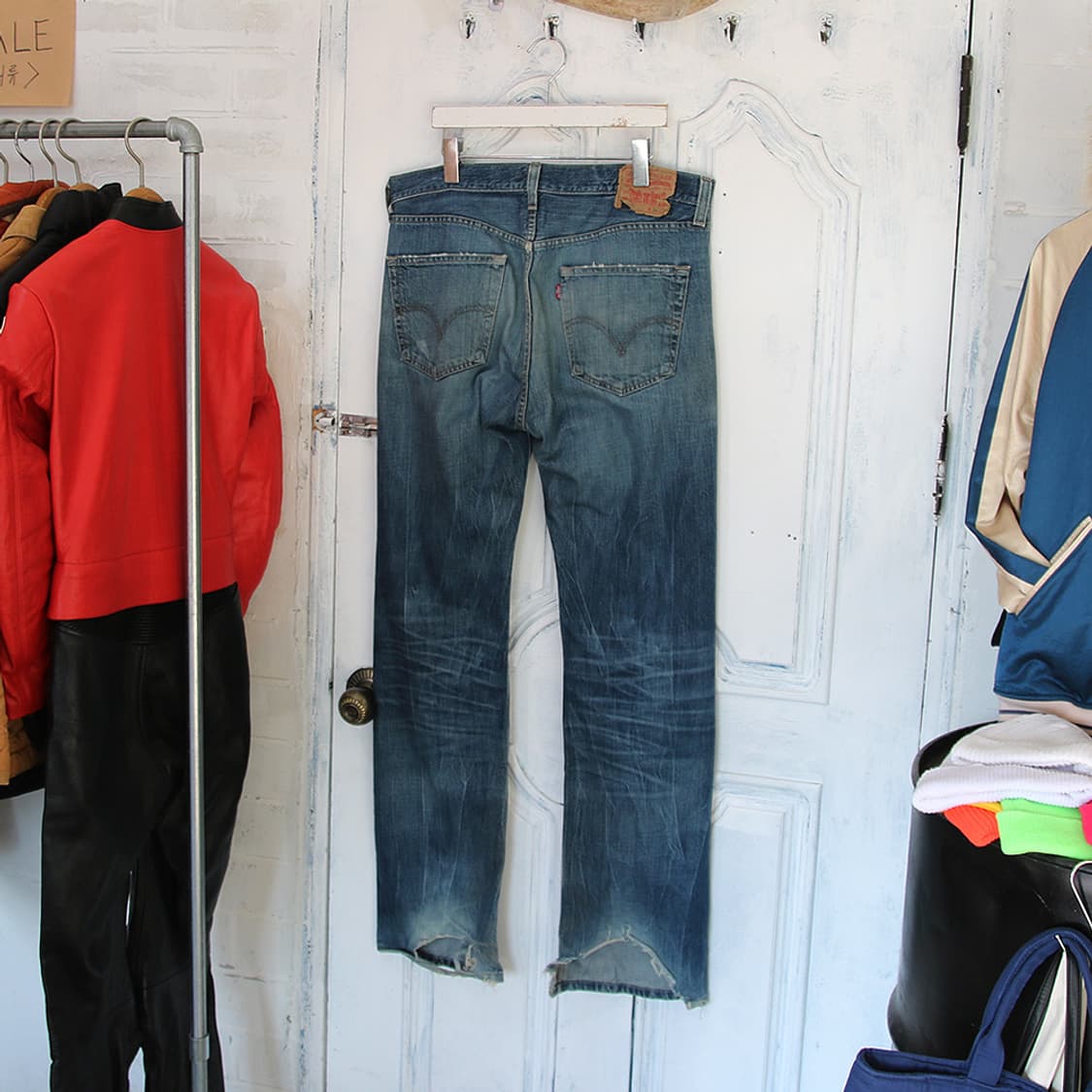 (착용컷) 리바이스 501 (남성용 34-35) 상품이미지3