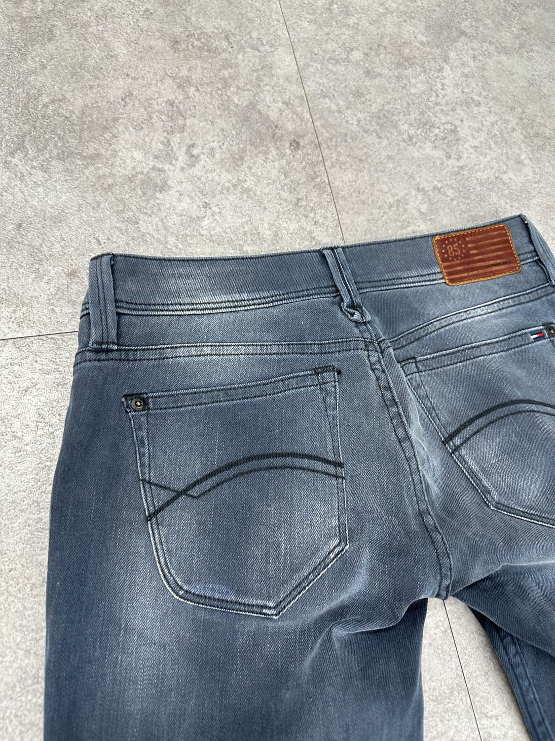 TOMMY HILFIGER gray jeans 상품이미지9