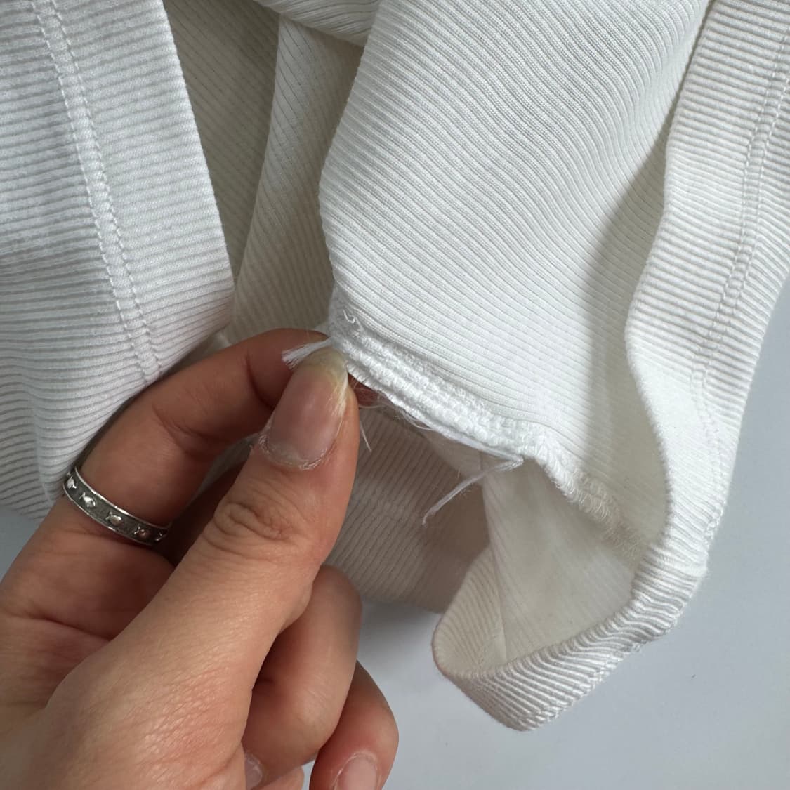 Tommy jeans 타미 진스 스몰로고 화이트 반팔티  상품이미지6