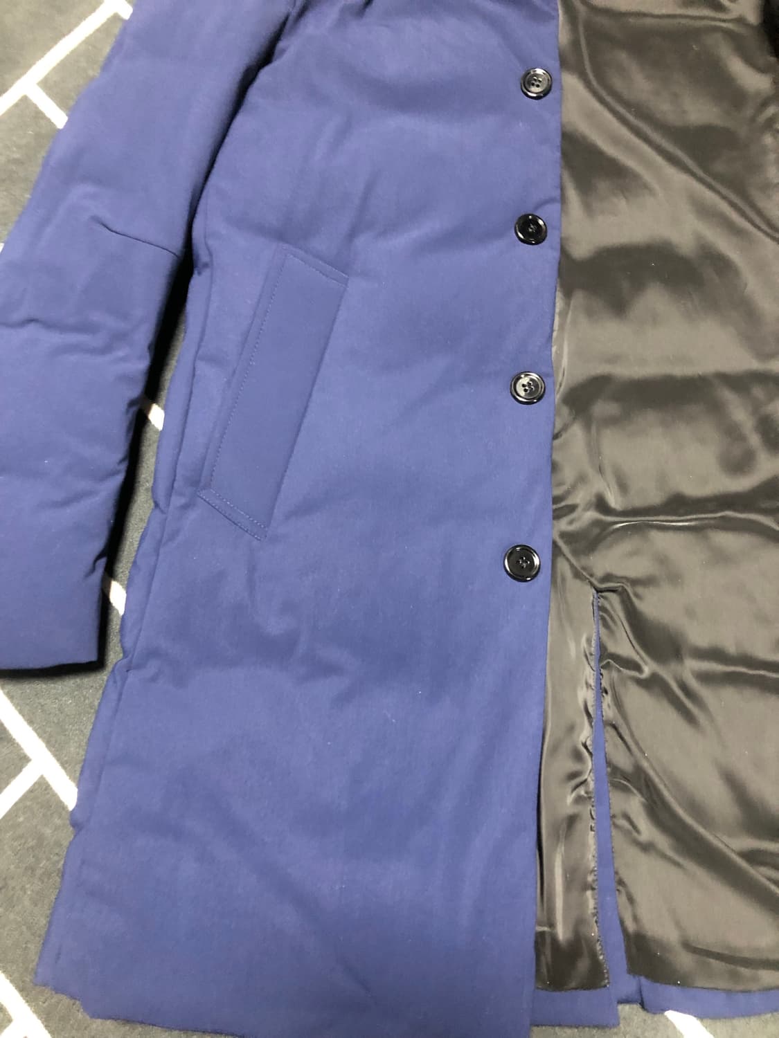 (거의새제품)질스튜어뉴욕 네이비블루 패딩코트/몽클레어 스톤 발망 프라다  상품이미지4