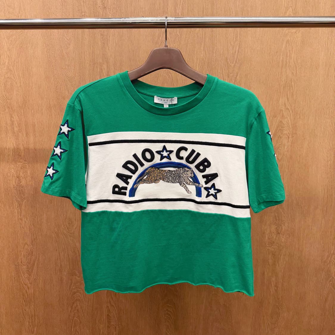 산드로 코튼 반팔 티셔츠 레터링 애니멀 스타 자수 라운드넥 디테일 그린 상품이미지2