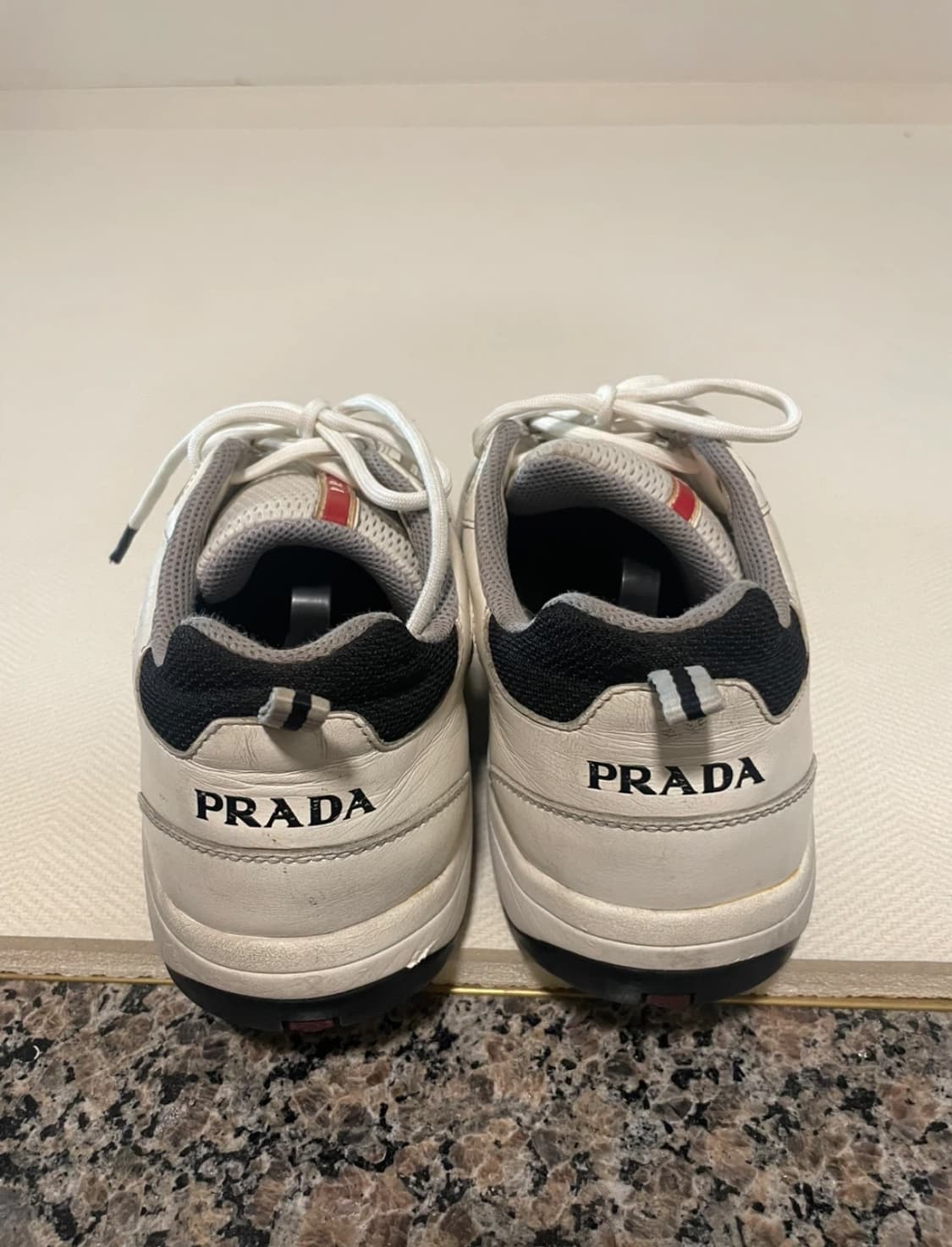 프라다 화이트 스니커즈 275 상품이미지3