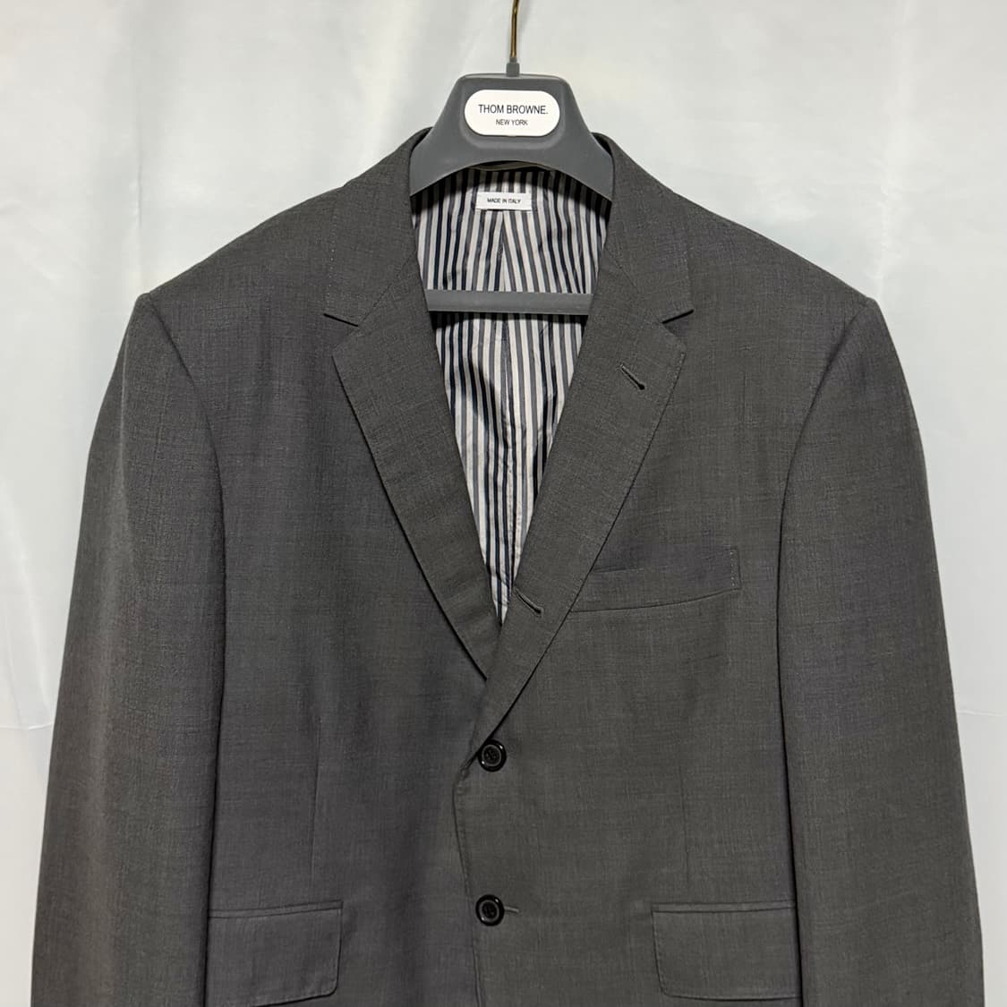 [S+급/3] 톰브라운 울 트윌 클래식 수트 정장 그레이 상품이미지2