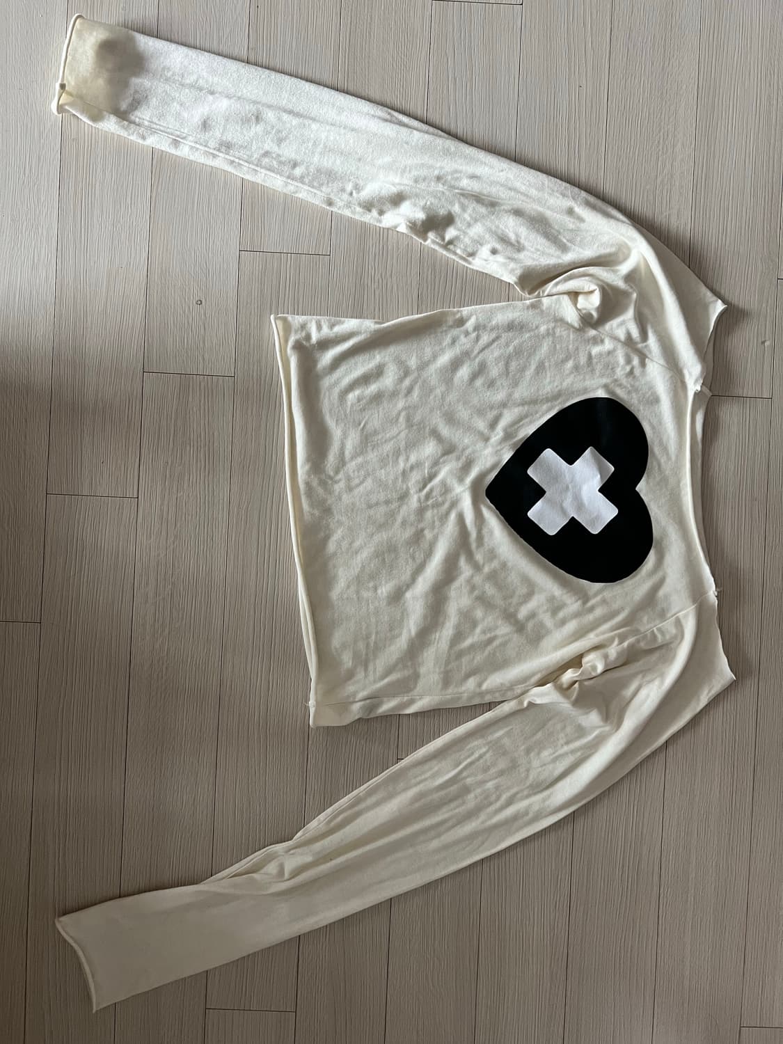 샵페어리 cross heart cut off t-shirt (cream) 상품이미지8