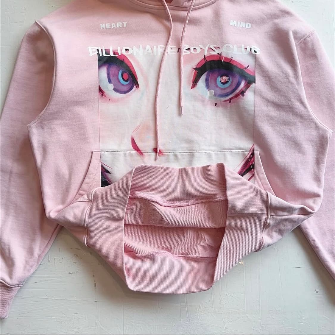 비비씨 x 일리야 구브쉬노프 콜라보 후드스웻 상품이미지4