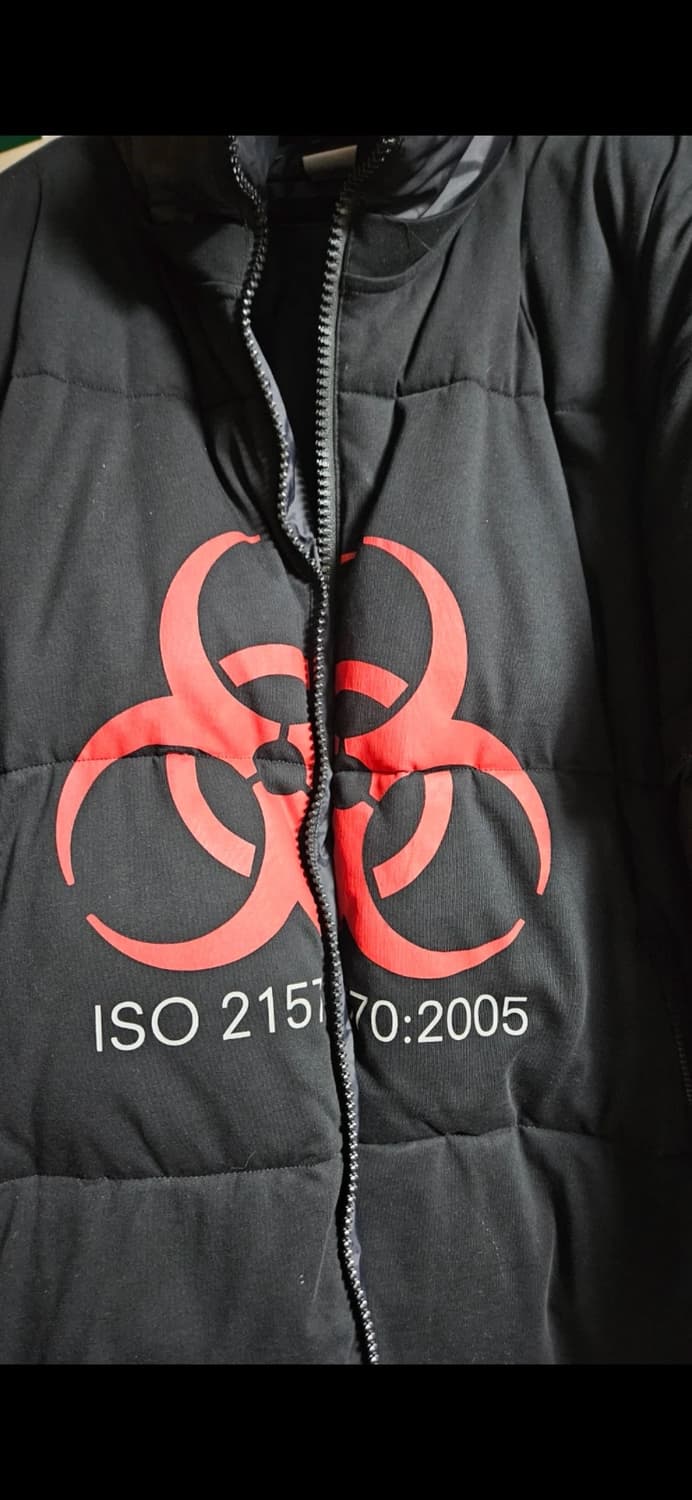 베트멍 뎀나시즌 18fw 바이오하자드 패딩 상품이미지2