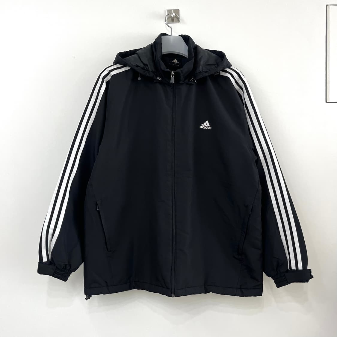 아디다스 화이트 삼선 블랙 패딩 수트 자켓 상품이미지3