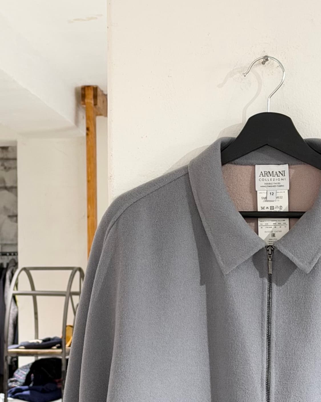 아르마니 컬렉션 그레이 포켓 카라 집업 상품이미지2