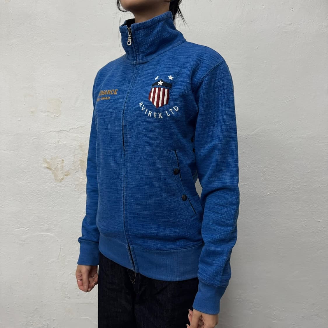 아비렉스(AVIREX) 블루 워시드 코튼 자수로고 하이넥 집업 자켓 상품이미지1