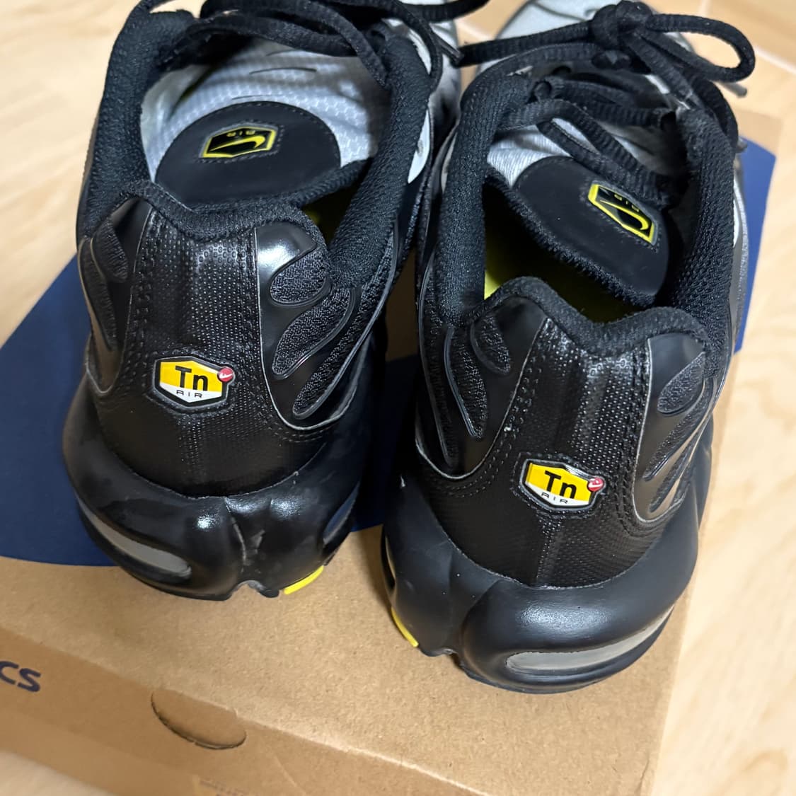 나이키 에어맥스 플러스 블랙 울프 그레이 상품이미지3