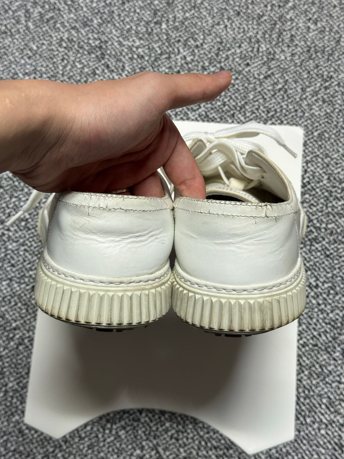 프라다 화이트스니커즈 상품이미지5