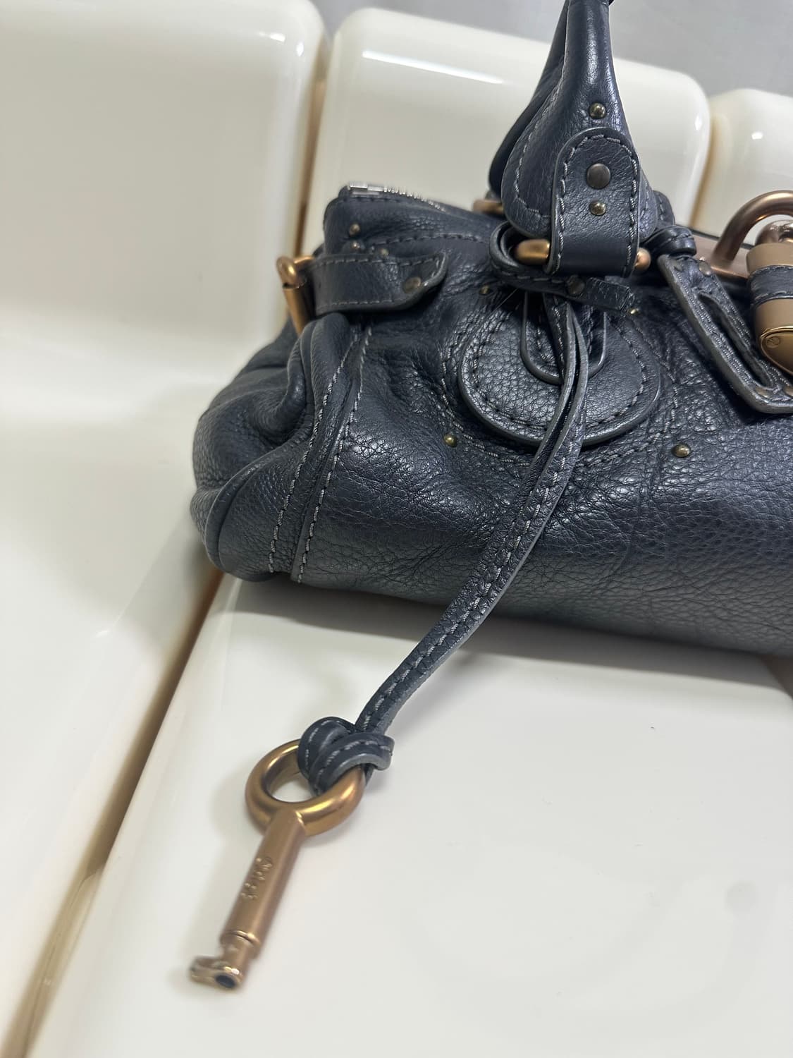 [A+ 정품] 끌로에 패딩턴백 다크그레이  상품이미지3