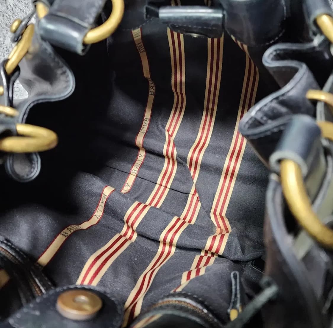 발리 레더 숄더백 상품이미지8