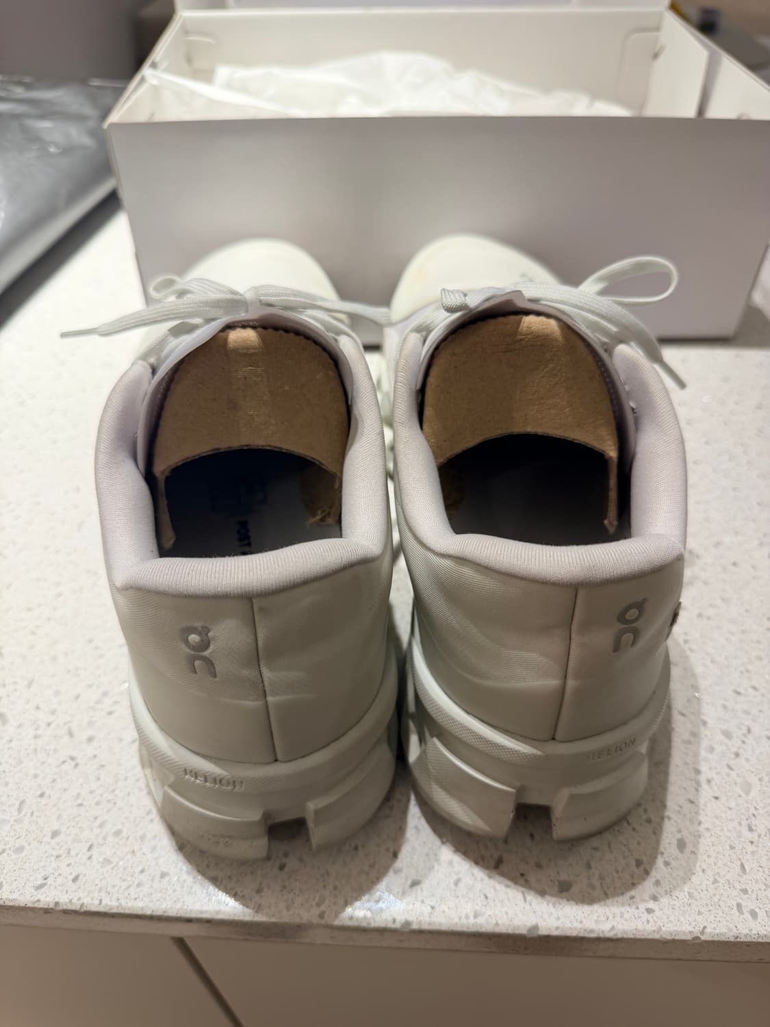 온 러닝 x 포스트 아카이브 팩션 (파프) 클라우드몬스터 2  프로스트 상품이미지3