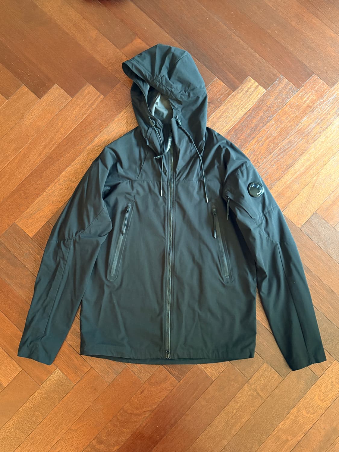 C.P. Company 블랙 경량 후드 바람막이 상품이미지1