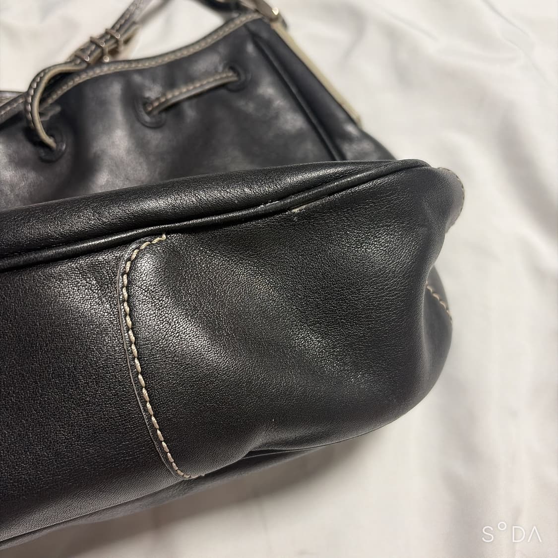 TODS 토즈 블랙 레더 드로우스트링 호보백 상품이미지3