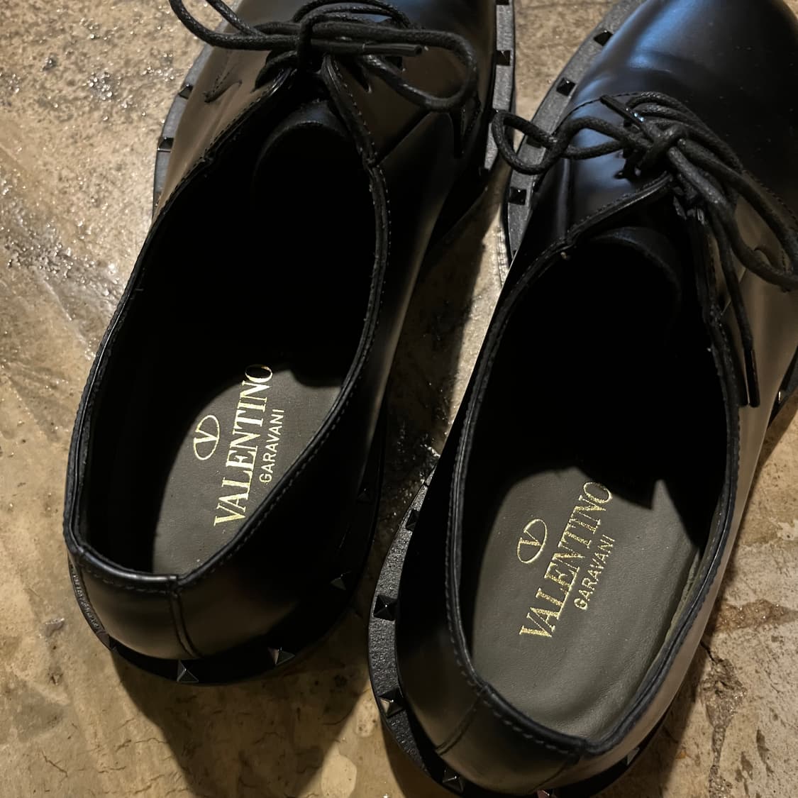 발렌티노 락스터드 블랙 더비 슈즈 상품이미지7