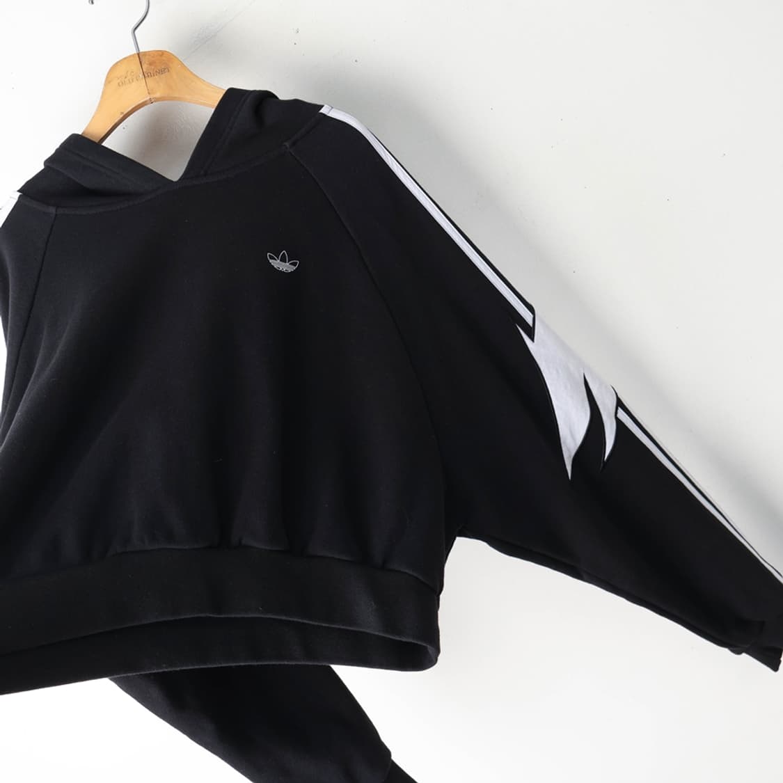 55/아디다스 크롭 후디 상품이미지5