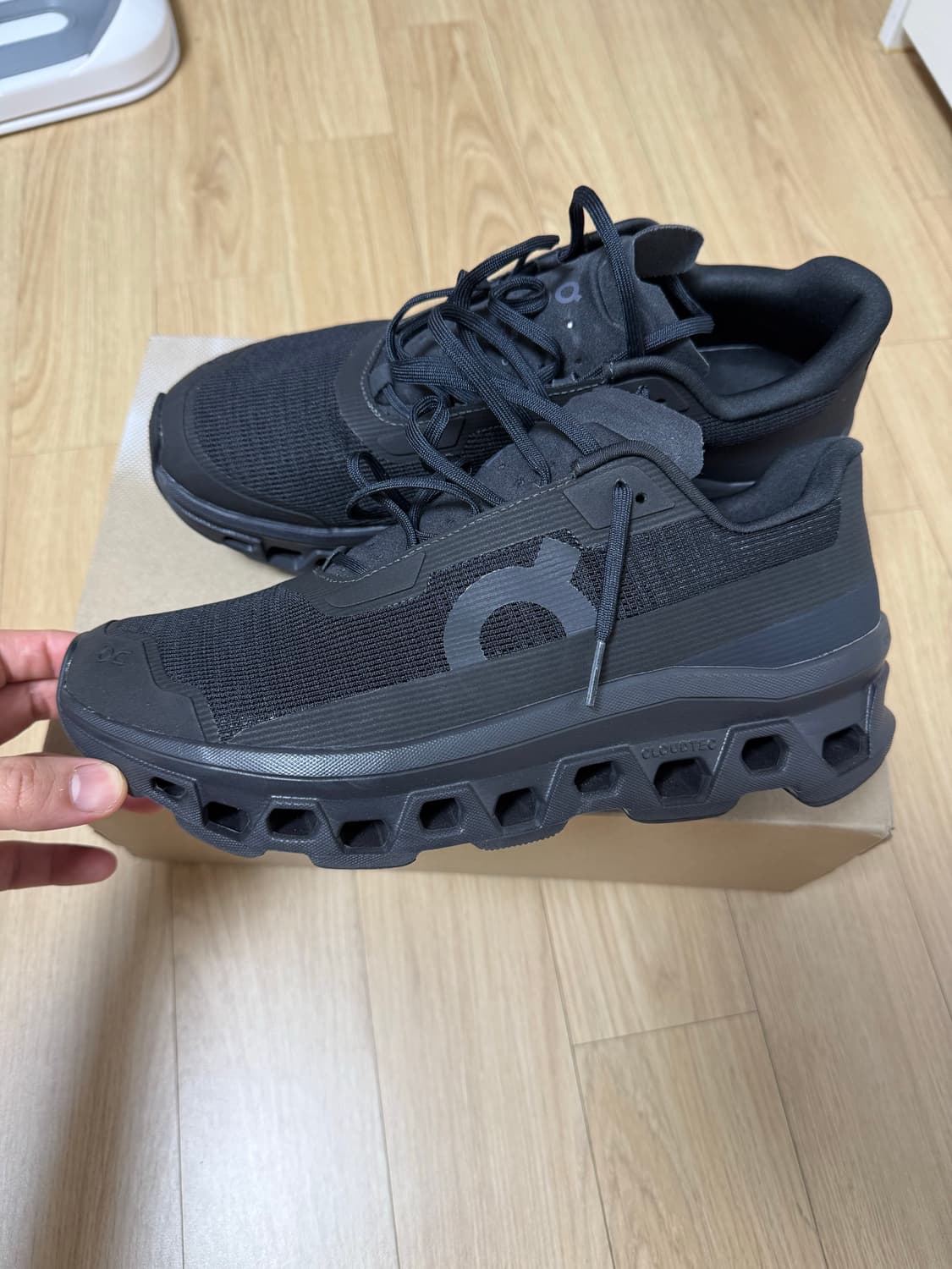 (마지막 가격)온러닝 클라우드몬스터 보이드 올블랙 280사이즈 상품이미지7