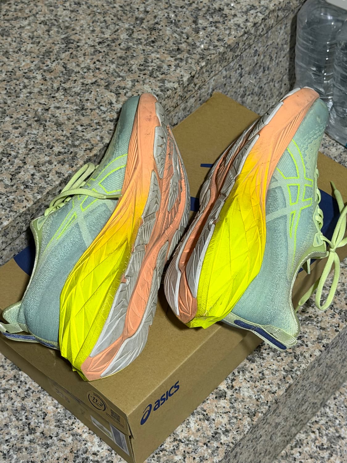 아식스 노바블라스트 4 쿨마차 세이프티 옐로우 파리 275 상품이미지4