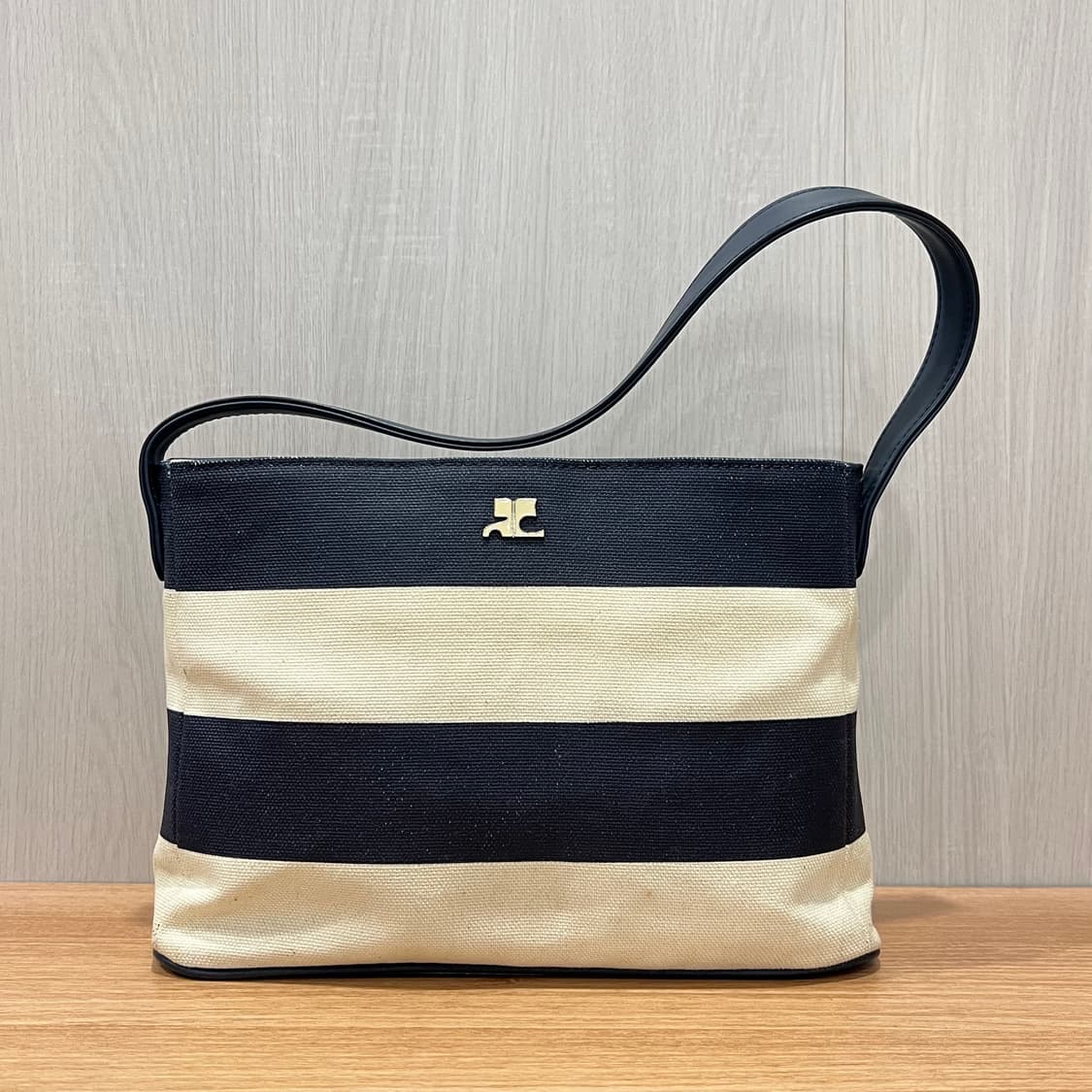 꾸레쥬 숄더백 상품이미지1