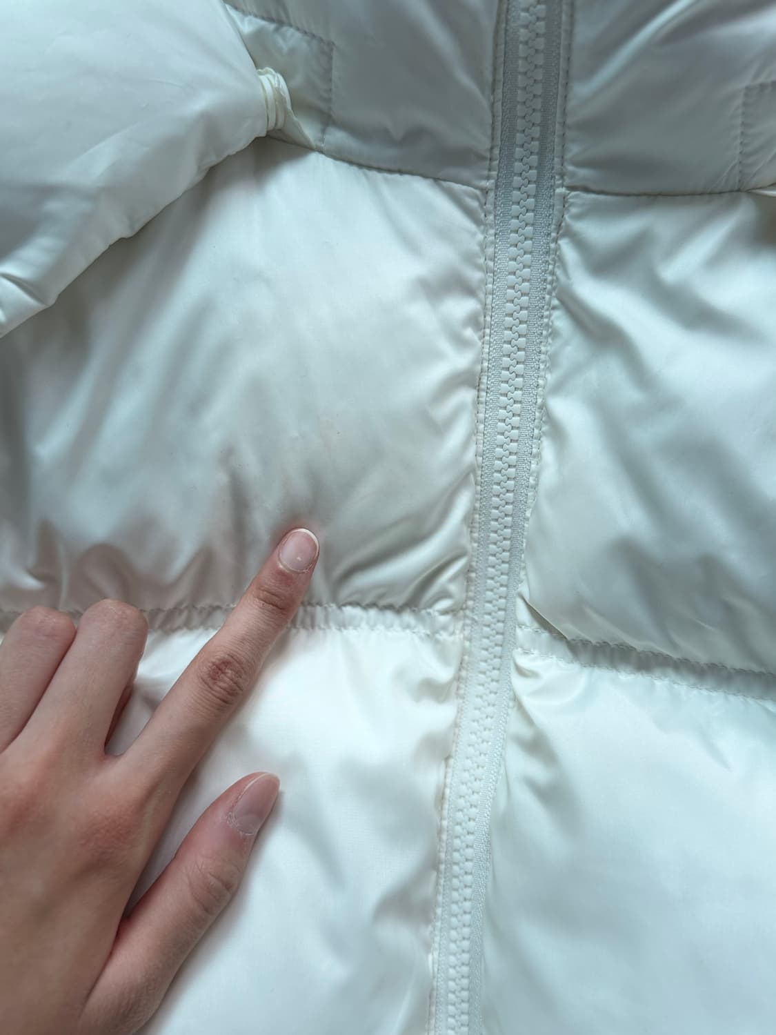 게스 남녀공용 소매탈착 글레이즈드 패딩 아이보리 무신사지그재그에이블리크림 상품이미지3